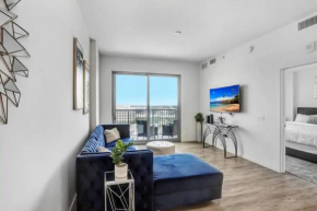 Urban Chic 1BR Downtown Tampa Pool & Balcony Views